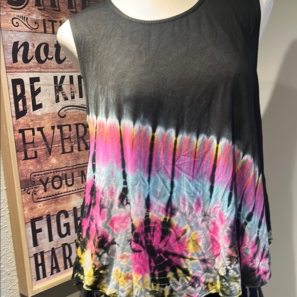 Pleated Black and Pink Relaxed Tank Top - Picture 10 of 16